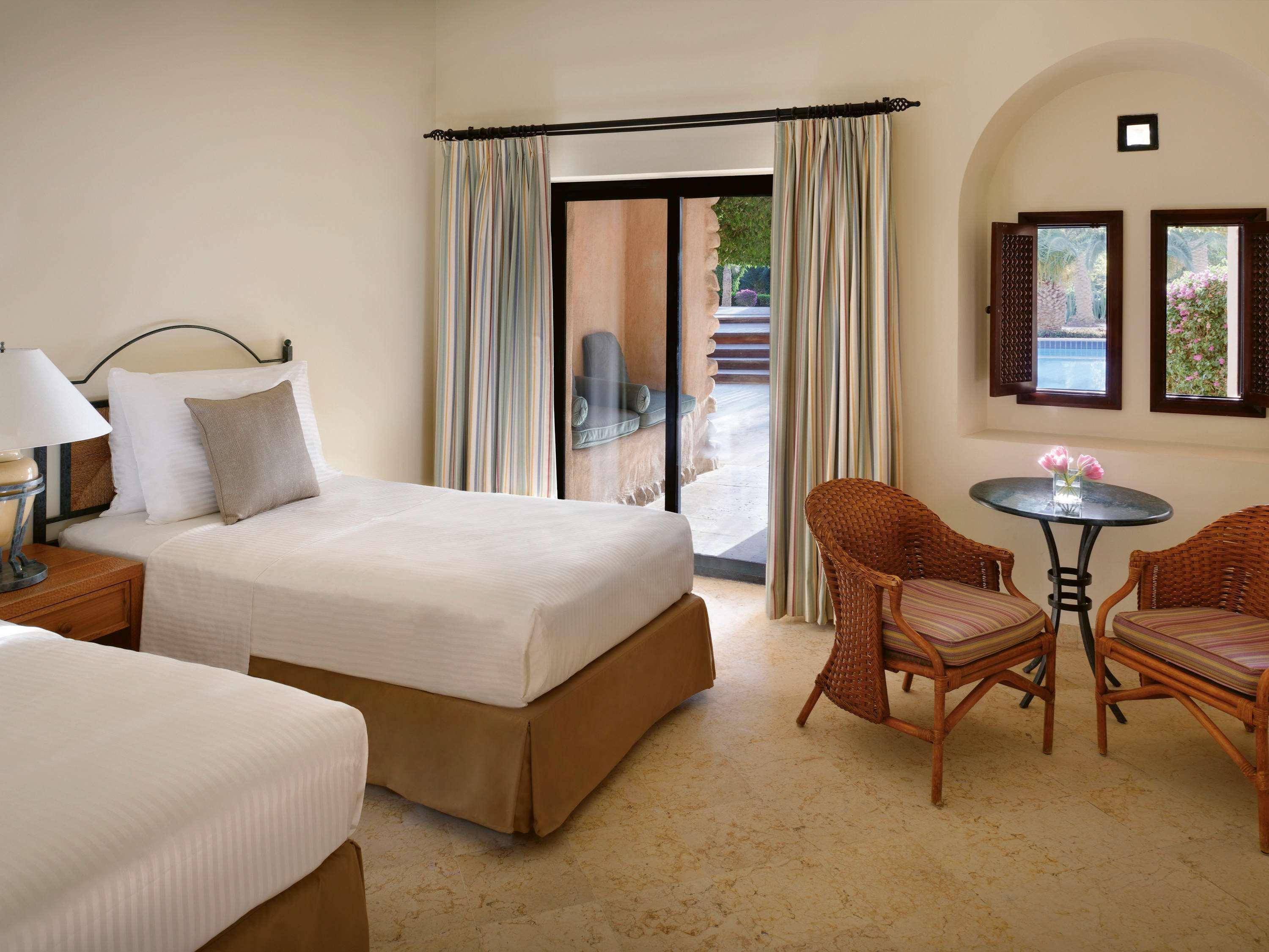 Moevenpick Resort & Spa Dead Sea Sweimeh Luaran gambar A guest room at the Royal Mirage