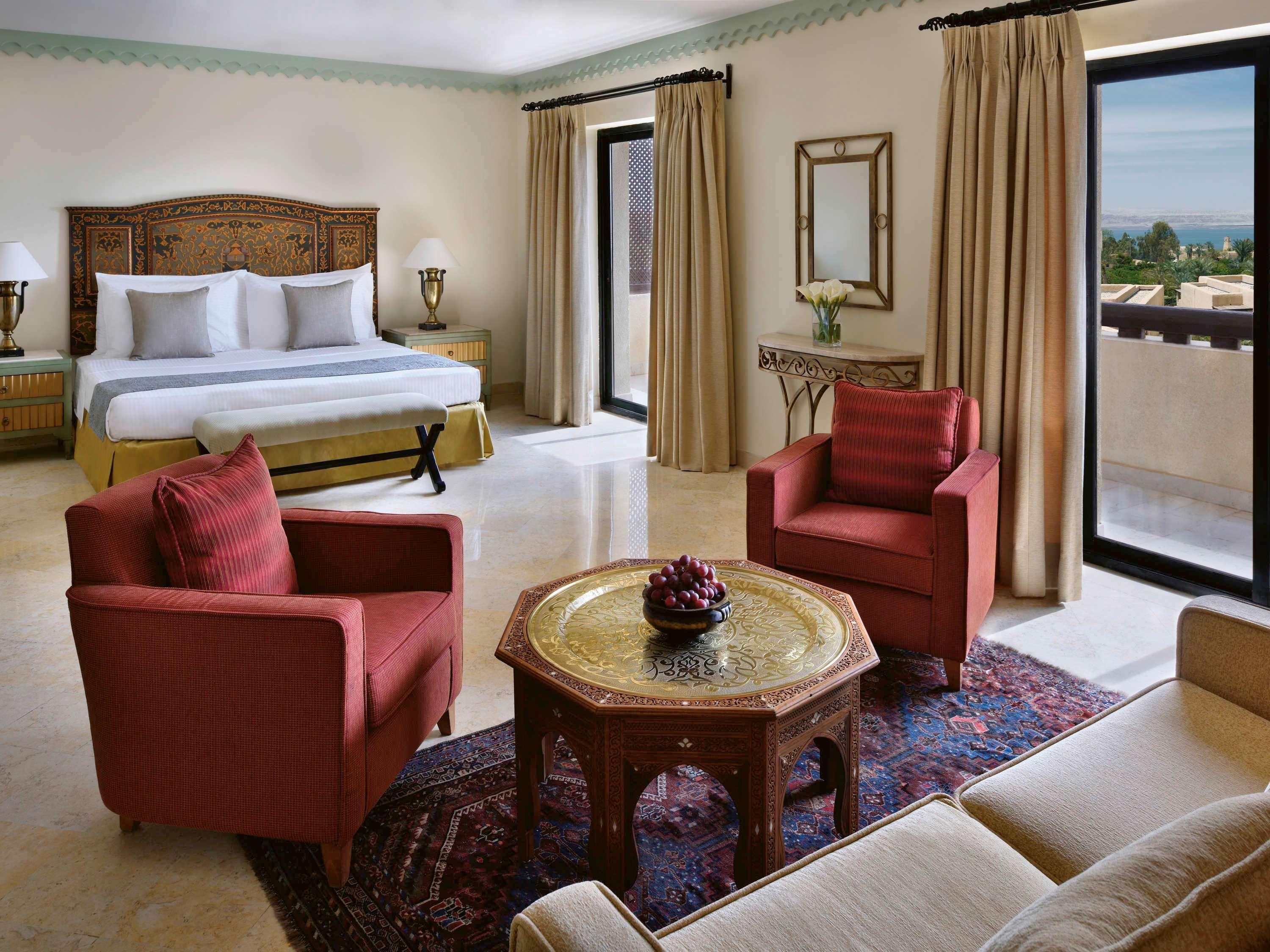 Moevenpick Resort & Spa Dead Sea Sweimeh Luaran gambar A suite at the Royal Mirage Hotel