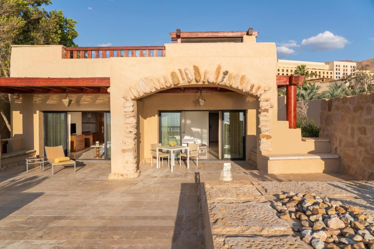 Moevenpick Resort & Spa Dead Sea Sweimeh Luaran gambar A villa at the resort