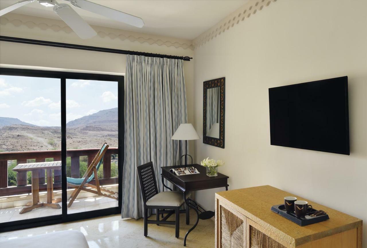 Moevenpick Resort & Spa Dead Sea Sweimeh Luaran gambar A room at the hotel
