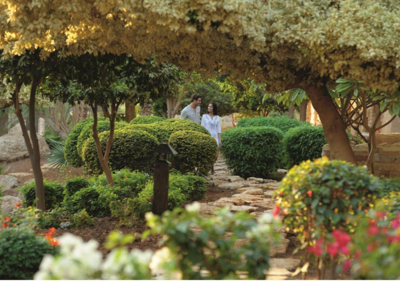 Moevenpick Resort & Spa Dead Sea Sweimeh Luaran gambar The gardens of the hotel